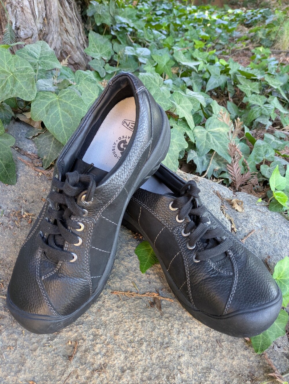 Black Women's Casual Lace-Up Comfort Shoes